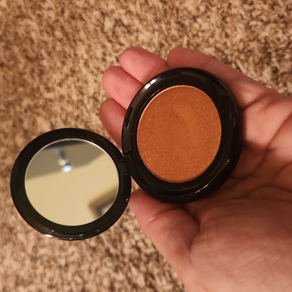 Marc Jacobs Omega OMG eyeshadow